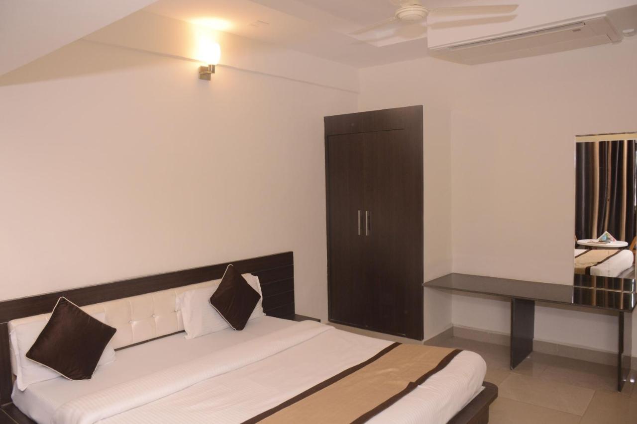 Hotel Bharat Kota  Bagian luar foto
