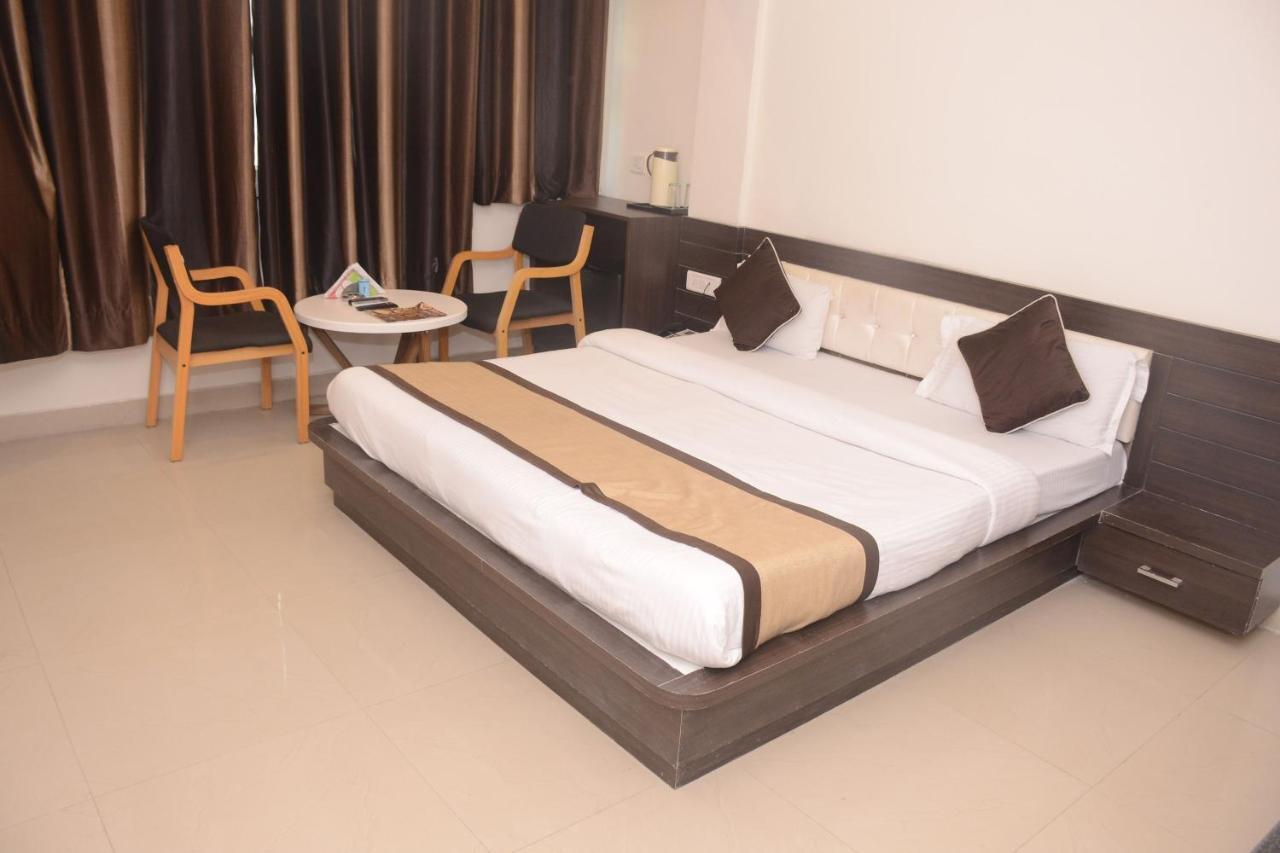 Hotel Bharat Kota  Bagian luar foto