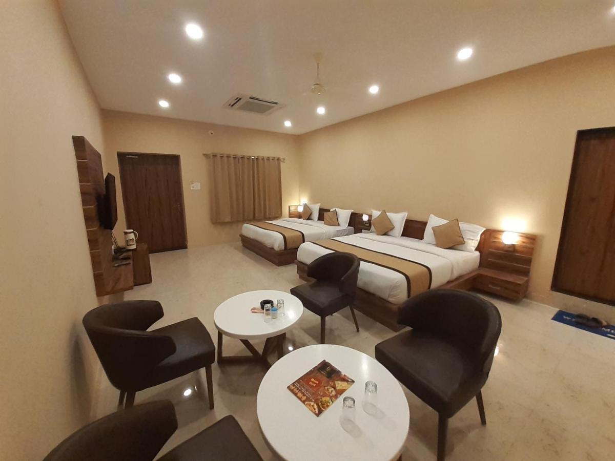 Hotel Bharat Kota  Bagian luar foto