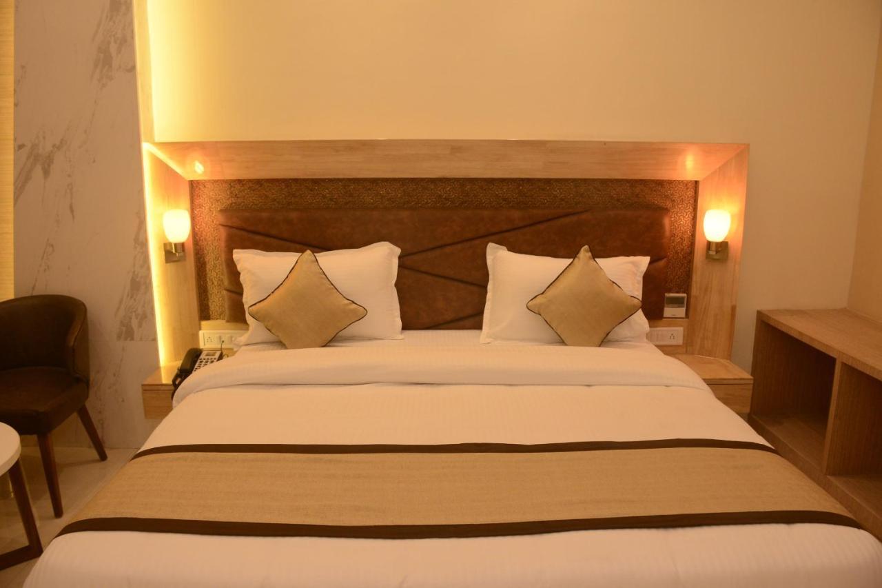 Hotel Bharat Kota  Bagian luar foto