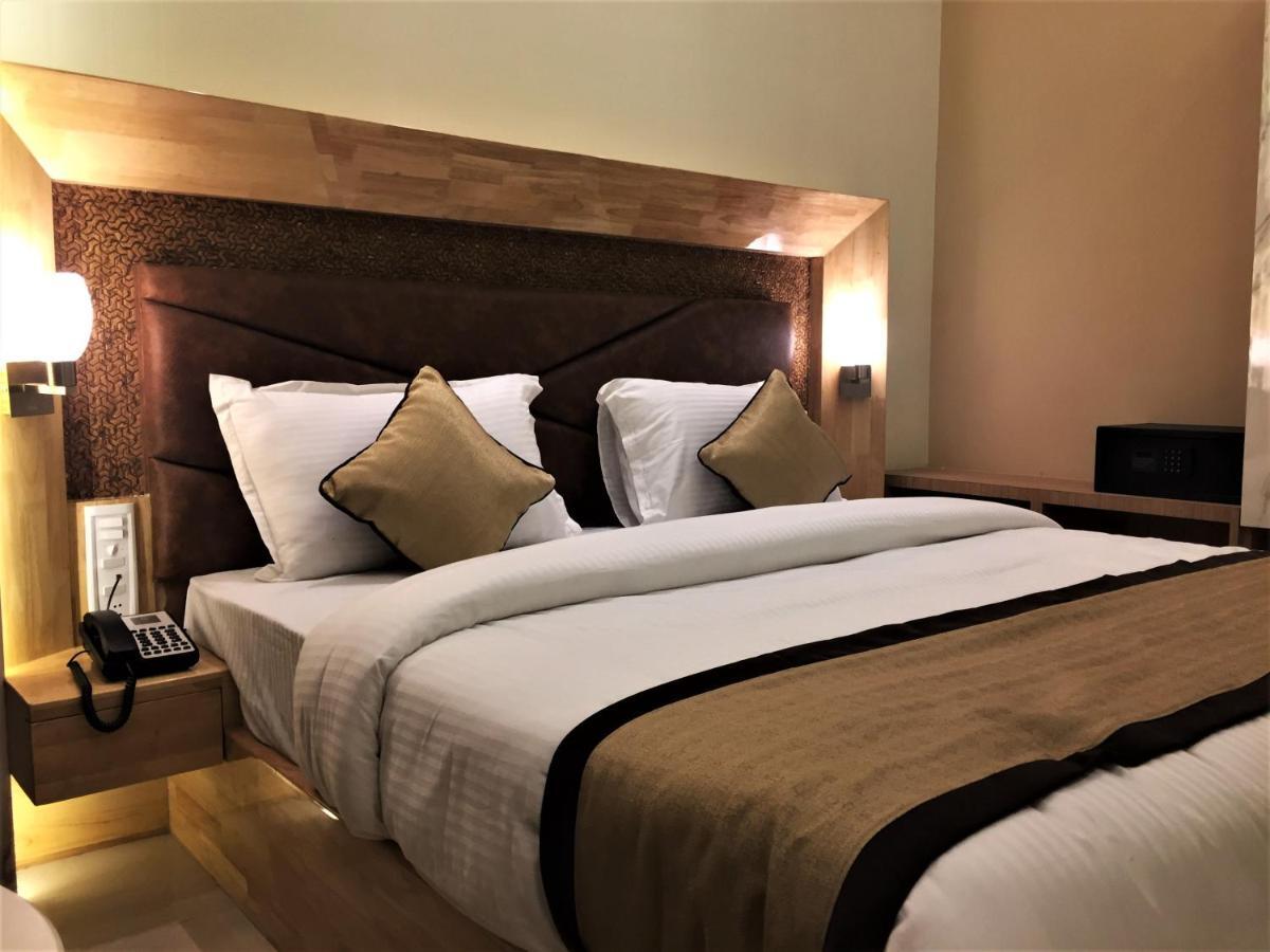 Hotel Bharat Kota  Bagian luar foto
