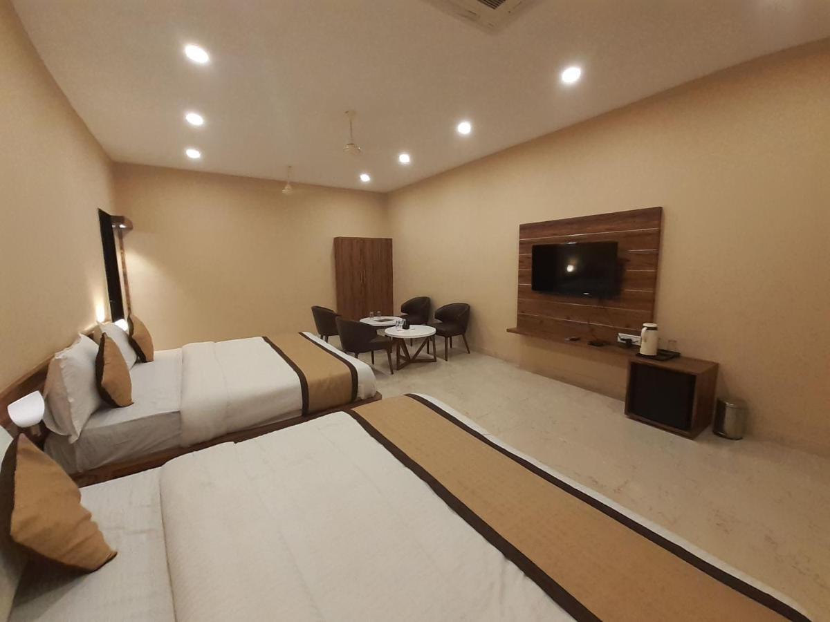 Hotel Bharat Kota  Bagian luar foto