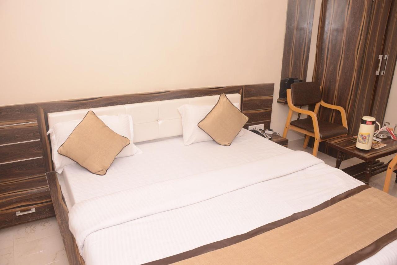 Hotel Bharat Kota  Bagian luar foto