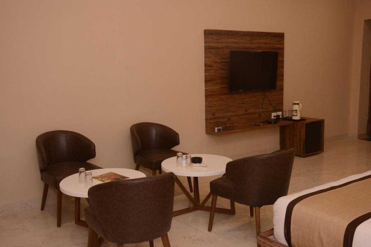 Hotel Bharat Kota  Bagian luar foto