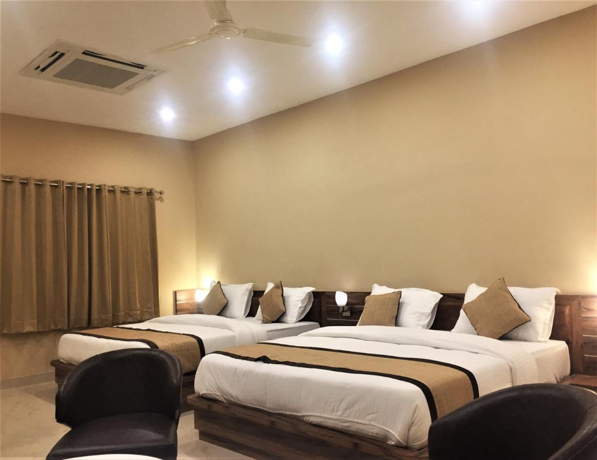 Hotel Bharat Kota  Bagian luar foto